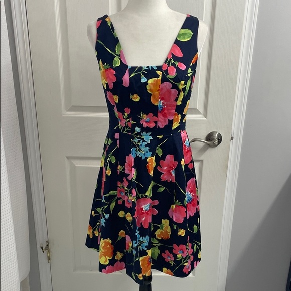 Floral Sleeveless Dress Box Pleats Princess Seams Crew Neckline Size 4 - Picture 2 of 11